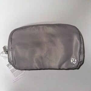 Lululemon everywhere belt bag l1